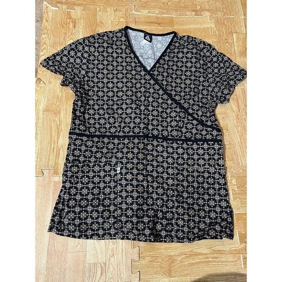 CHEROKEE Studio 3815C scrubs top dental medical nurse vet M black floral wrap - Picture 2 of 6